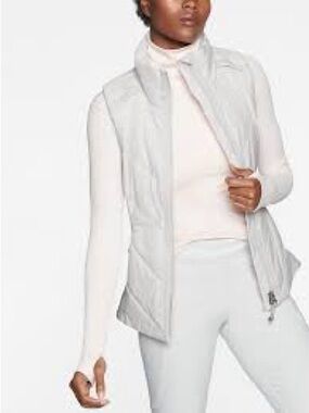 Athleta Light Gray Quilted Puffer Vest. Size L.